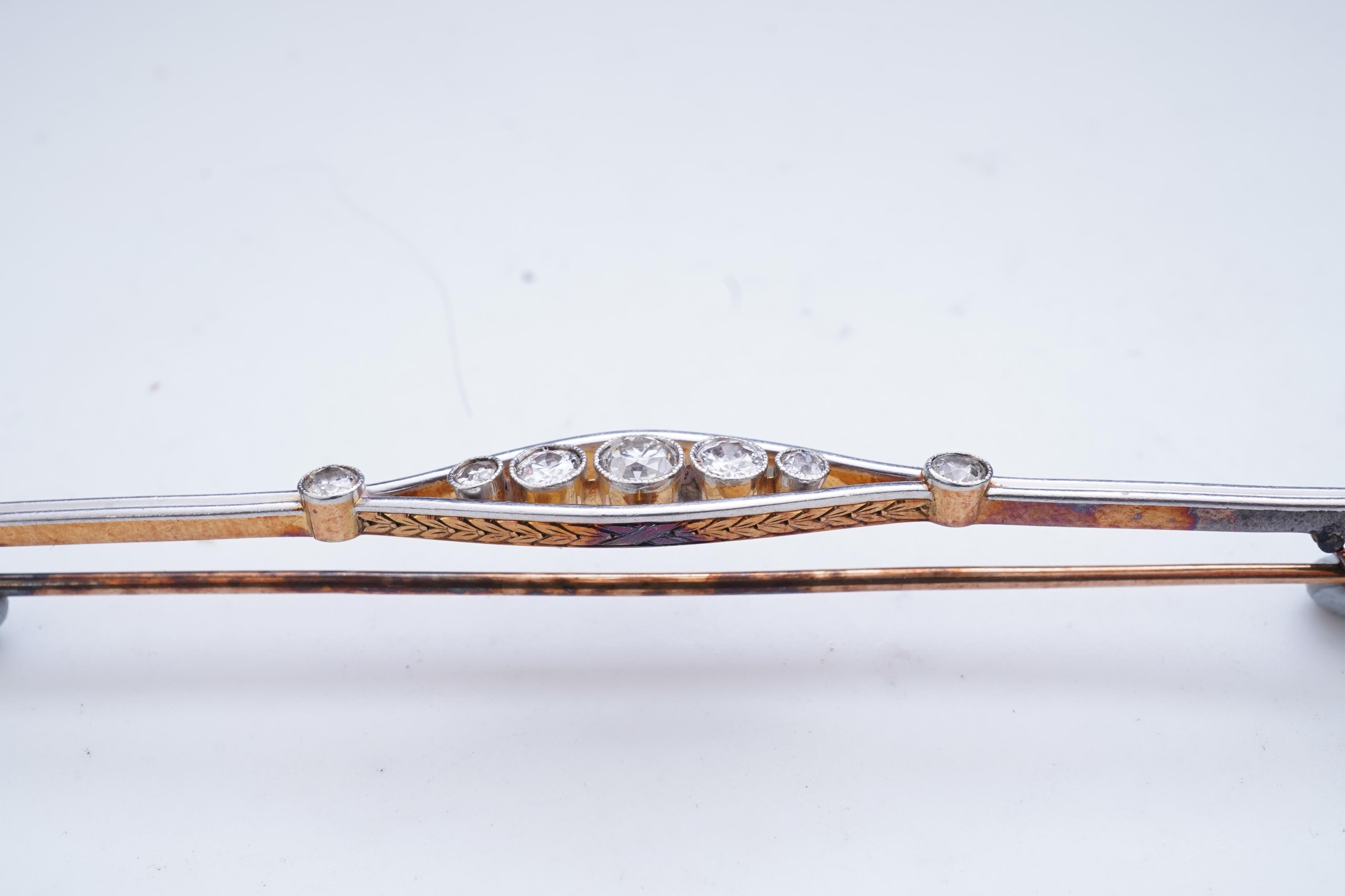 A diamond bar brooch, early 20th century